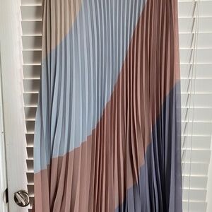 WD-NY SIZE LARGE PLEATED SKIRT WITH LINING